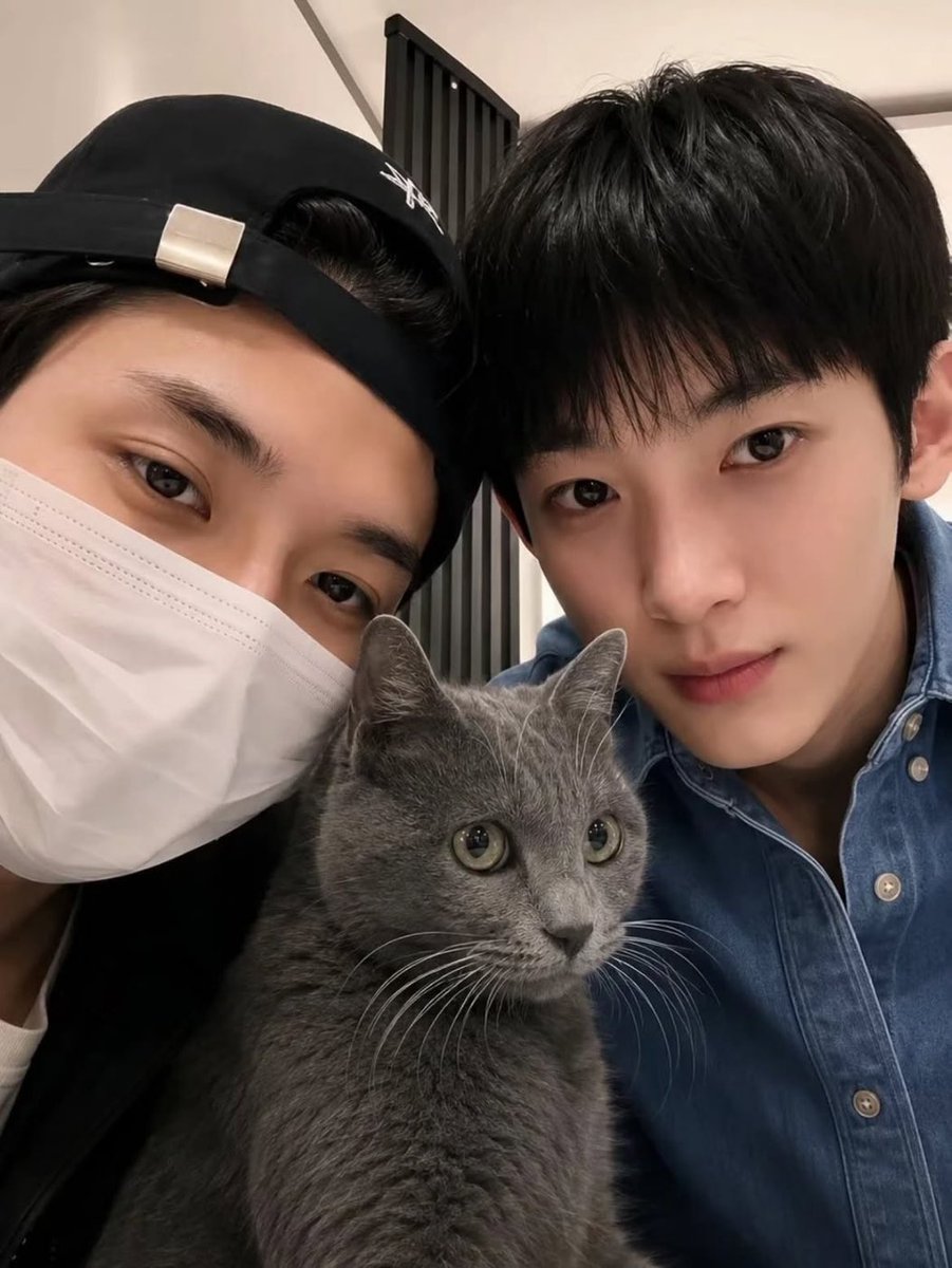 yahiko_cc's tweet photo. Gia đình mình hạnh phúc quá ạ

ALWAYS BY YOONWOO’S SIDE
#WELCOMEHOMEYOONWOO
#YOONSIKxSIWOO
#검사실의제안과_함께한_100일넘게 https://t.co/hOcGNhp9dq