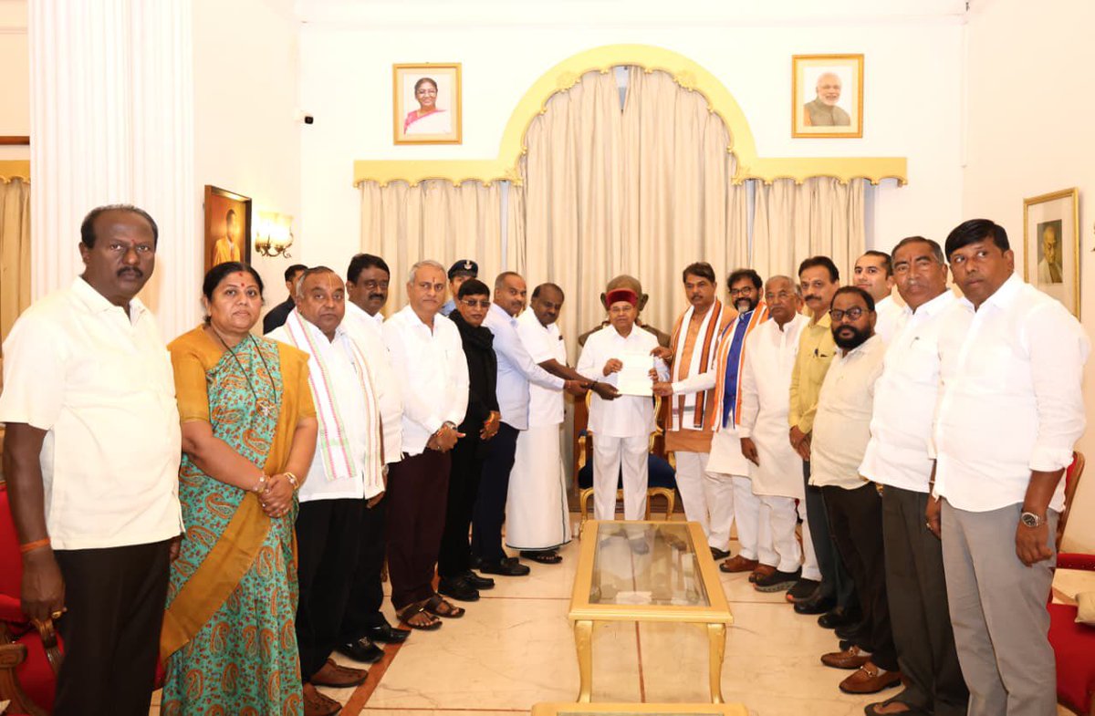 MALimbavali's tweet photo. ಇಂದು ಬೆಂಗಳೂರಿನ ರಾಜಭವನದಲ್ಲಿ ಮತದಾರರ ಪಟ್ಟಿ ಪರಿಷ್ಕರಣೆ ಕುರಿತಂತೆ ಬಿಜೆಪಿ ಹಾಗೂ ಜೆಡಿಎಸ್ ವತಿಯಿಂದ ಘನತೆವೆತ್ತ ರಾಜ್ಯಪಾಲರಾದ ಶ್ರೀ ಥಾವರ್ ಚಂದ್ ಗೆಹ್ಲೊಟ್ ಅವರನ್ನು ಭೇಟಿಯಾಗಿ ಚರ್ಚಿಸಲಾಯಿತು.

SIR - ಮತದಾರ ಪಟ್ಟಿ  ವಿಶೇಷ ತೀವ್ರ ಪರಿಷ್ಕರಣೆ ಪ್ರಕ್ರಿಯೆ ಈಗಾಗಲೇ ದೇಶಾದ್ಯಂತ ನಡೆಯುತ್ತಿದ್ದು, ಅಕ್ರಮ ಹಾಗೂ ನಕಲಿ ಮತದಾರರ ಹೆಸರನ್ನು https://t.co/ckjVEZWgw2