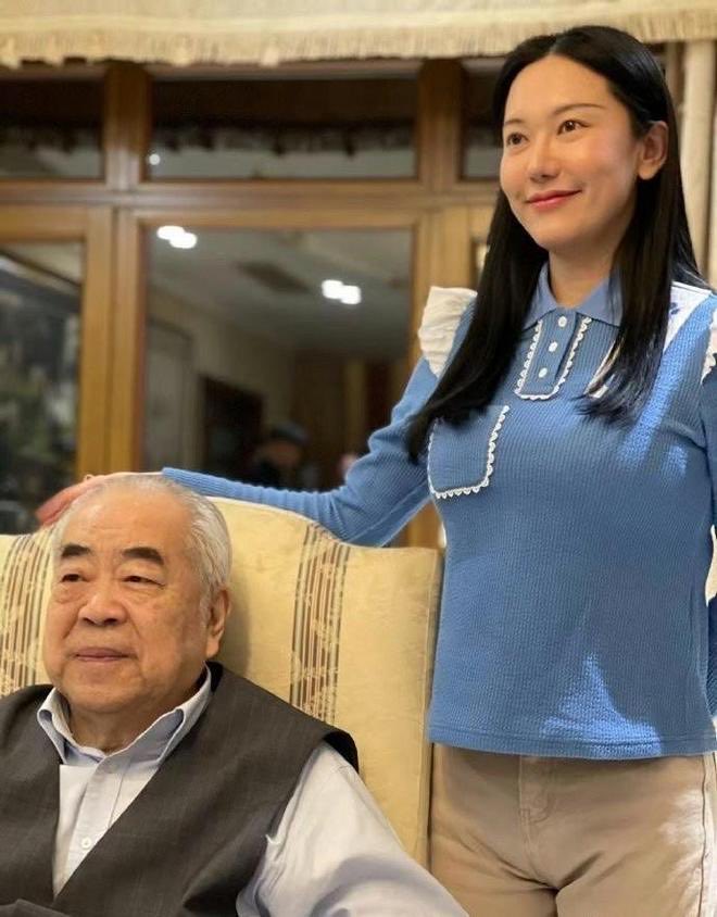 heisinvwu's tweet photo. 人生真正的快乐就是泡妞。如果一个人没有这种快乐，他的精神世界必然难以振奋。当然如果实在没能力找到美女就退而求其次用四大皆空自我麻痹。男女相悦，心欢气和，神魂清健，百脉调和。 https://t.co/bPYYSH4qRn