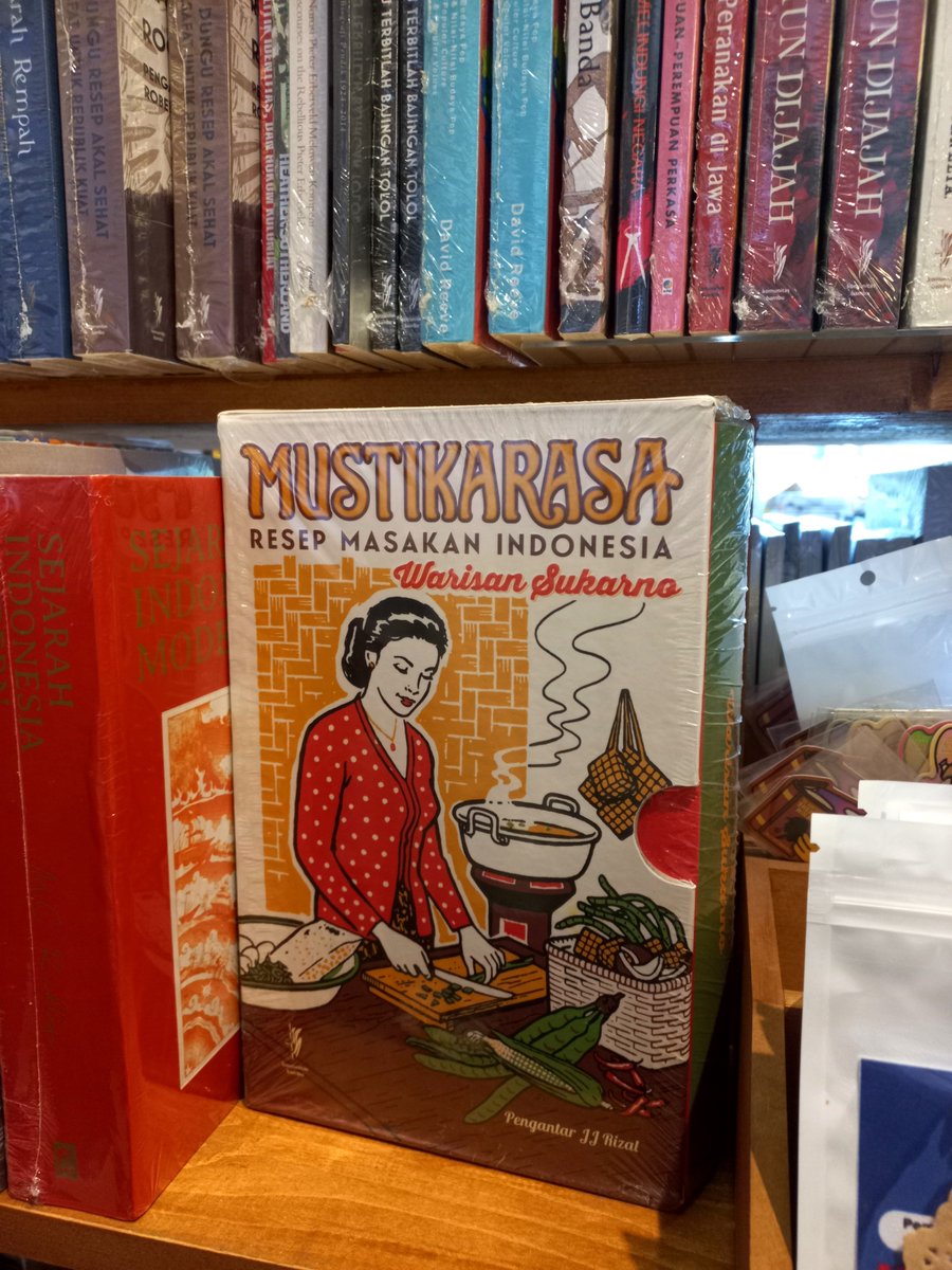 aromakukis's tweet photo. Beberapa hari lalu aku ke buku akik. Terus nemu buku ini. Jujur kepo isinya.... Tapi 600k+ (⁠ꏿ⁠﹏⁠ꏿ⁠;⁠) https://t.co/57IlFjXW2m