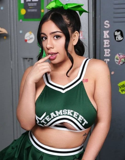 RenyBencyrai5's tweet photo. Melztube
Name: Melztube
Date of Birth: February 15, 2005
Age: 21 years old
Birthplace: Miami, Florida, United States 🇺🇸
Origin: Raised in Miami Lakes, Florida
Zodiac Sign: Aquarius ♒
Physical Appearance
• Height: 4'11"–5'0" (152 cm)
• Weight: 59 kg (130 lbs) https://t.co/uNADRoCA69
