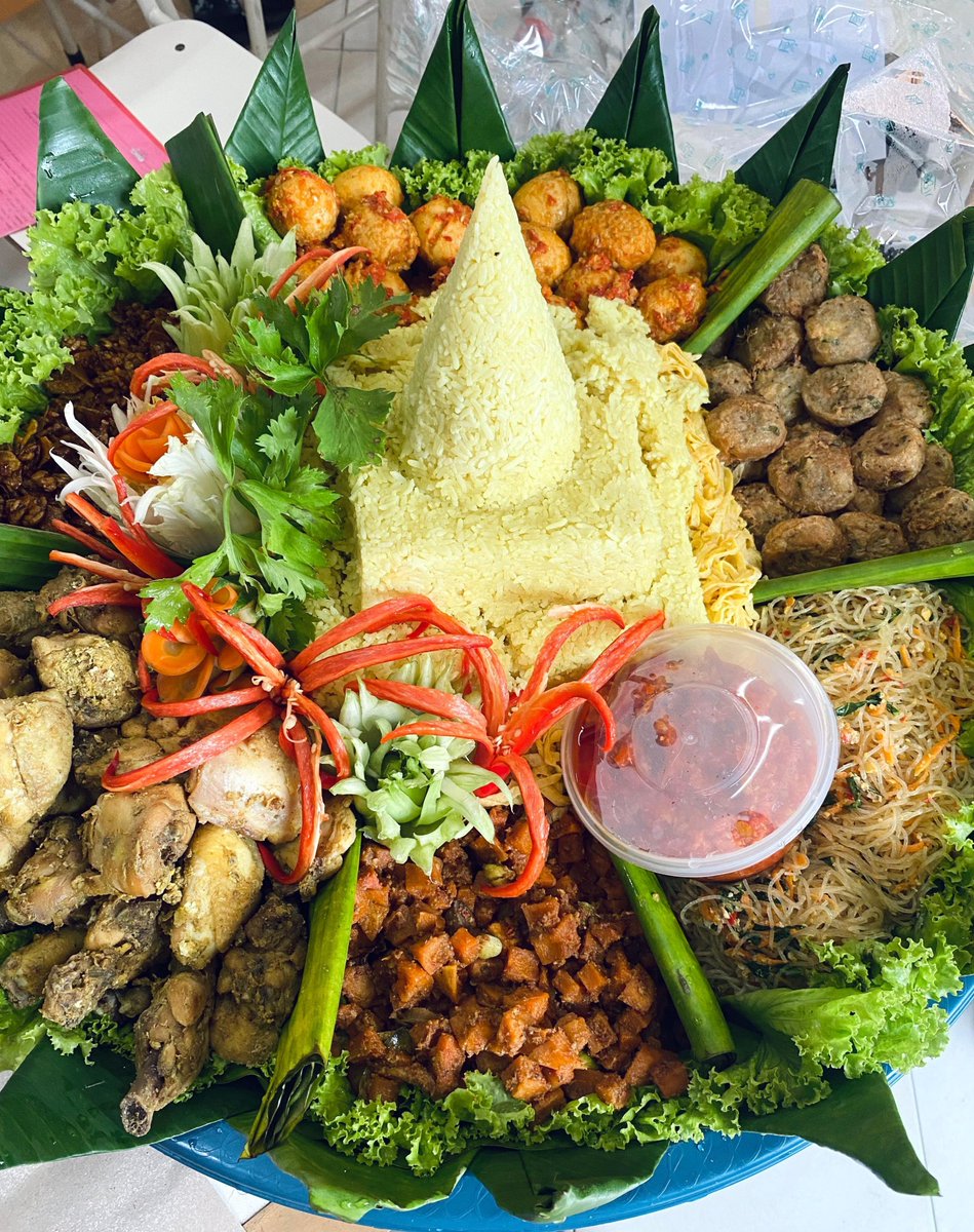 yuhaismine's tweet photo. @qxhqc Jogja and tumpeng https://t.co/cAsSpkKmvE