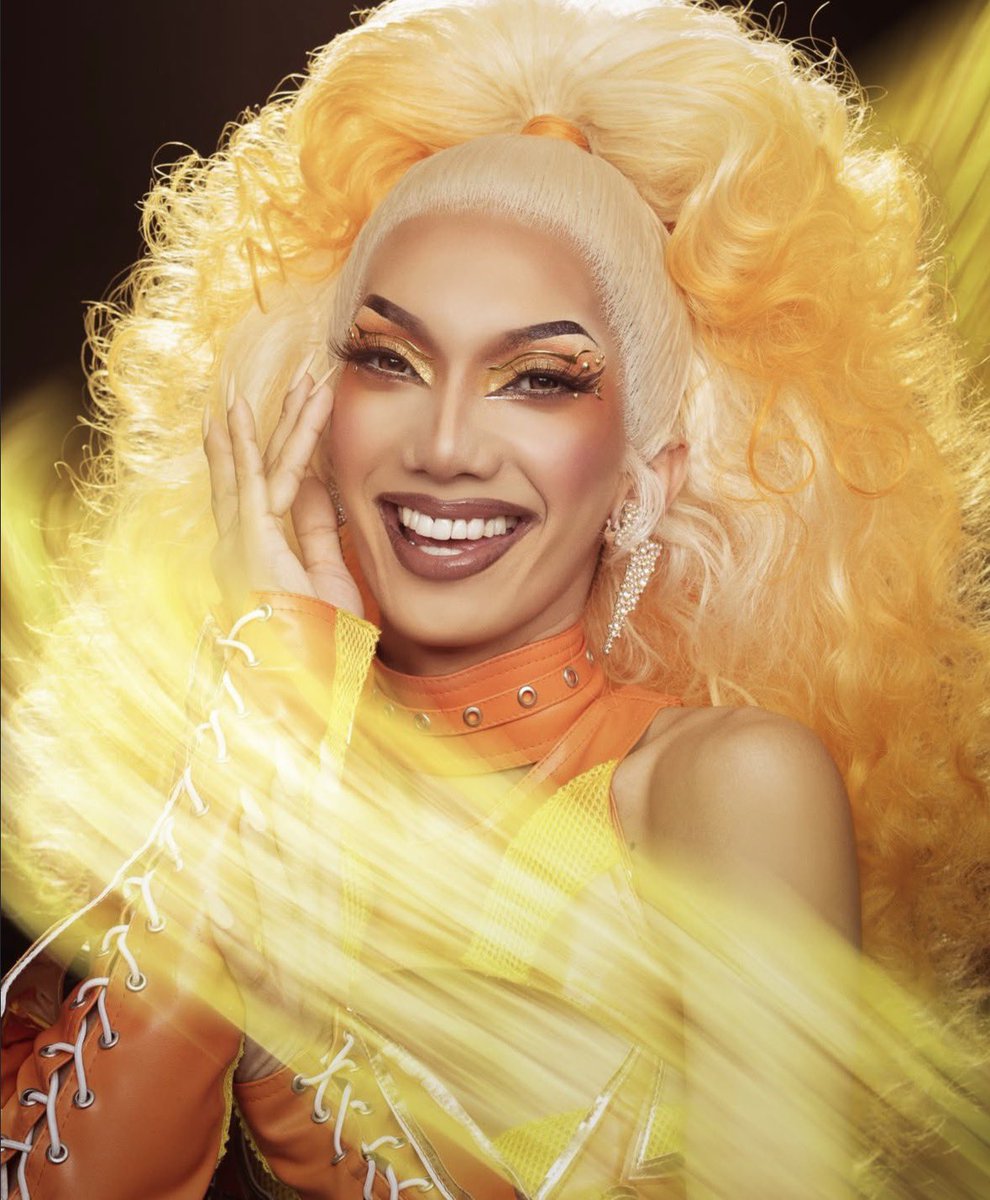 Drag_Crave's tweet photo. Ghulli Ghush looks fabulous in her Girl Groups look for Drag Race Philippines season 4. https://t.co/Ui0skUTuYc