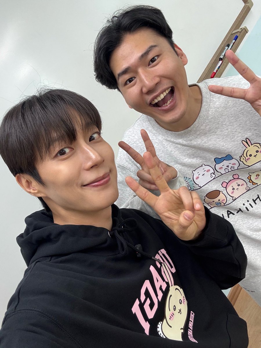 highlight__FT's tweet photo. 미지의 세계 치이카와편 찍었나보다 !!
#하이라이트 #비스트 #윤두준 #두준 

🔗 https://t.co/yMERFpKrjD… https://t.co/dFHb9cAA8X
