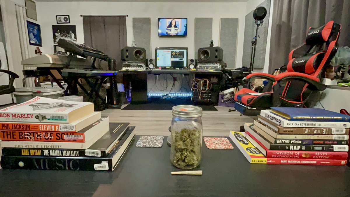 Itsphebeats's tweet photo. Late night ๐๐๐ cook up sessionโฆ๐จ๐พโ๐ณ#itsPhe #ChefBoyarPhe #Studio #Beats
But first, I must partake in the devilโs lettuce that I grew myself. ๐๐ฅฌ๐จ๐พโ๐พ๐ฎโ๐จ๐จ #BubbaKush #GrowYourOwn
#CannabisCommunity #Healthy #Inspired https://t.co/yFzXsEWZ4k