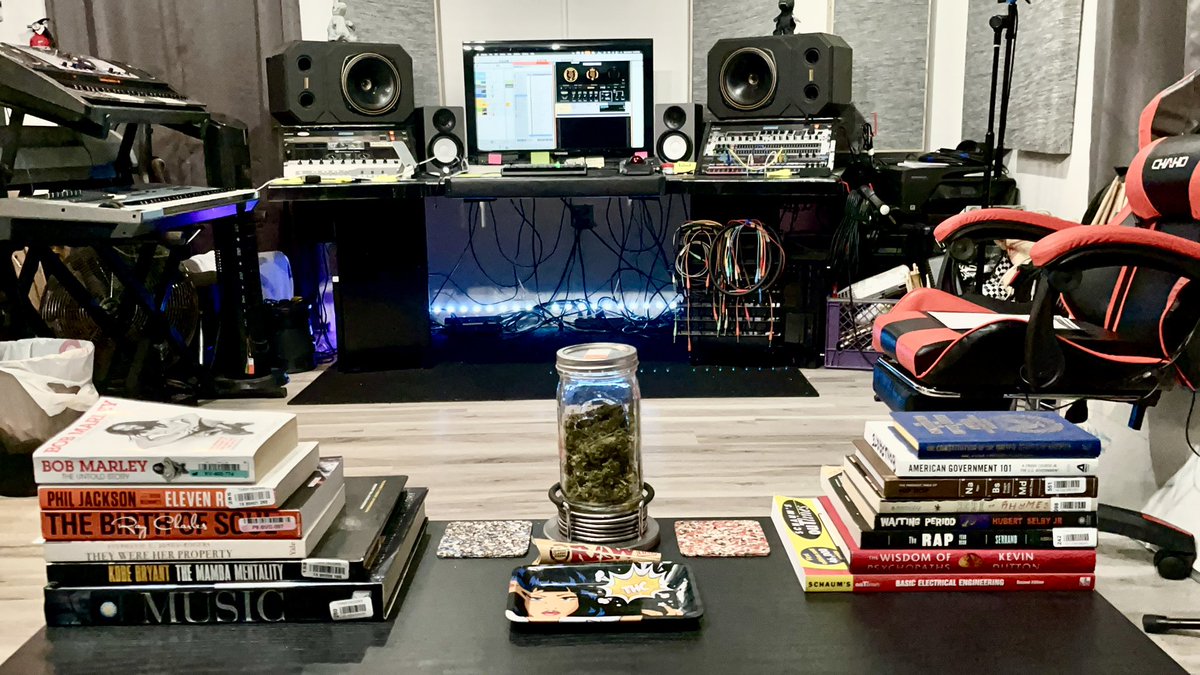 Itsphebeats's tweet photo. Late night ๐๐๐ cook up sessionโฆ๐จ๐พโ๐ณ#itsPhe #ChefBoyarPhe #Studio #Beats
But first, I must partake in the devilโs lettuce that I grew myself. ๐๐ฅฌ๐จ๐พโ๐พ๐ฎโ๐จ๐จ #BubbaKush #GrowYourOwn
#CannabisCommunity #Healthy #Inspired https://t.co/yFzXsEWZ4k