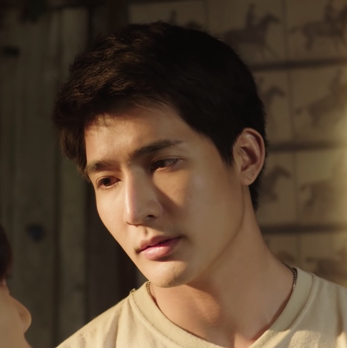 sixteenth26_'s tweet photo. ก็หล่อจริงอะ ตอนดูนิทานพันดาวครั้งแรกก็รู้สึกเหมือนกันทุกครั้งที่เห็นหน้าฮีในซีนว่าทำไมพระเอกเค้าหล่อจังวะ 555555555555555555555 https://t.co/MWcAc3sLB3