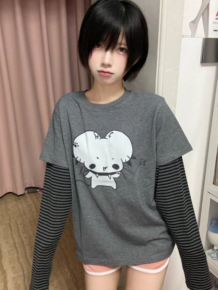 moco44662000's tweet photo. ボーイッシュに膨らみがなかったらほぼ男…？🥲 https://t.co/dZlHZo36UW