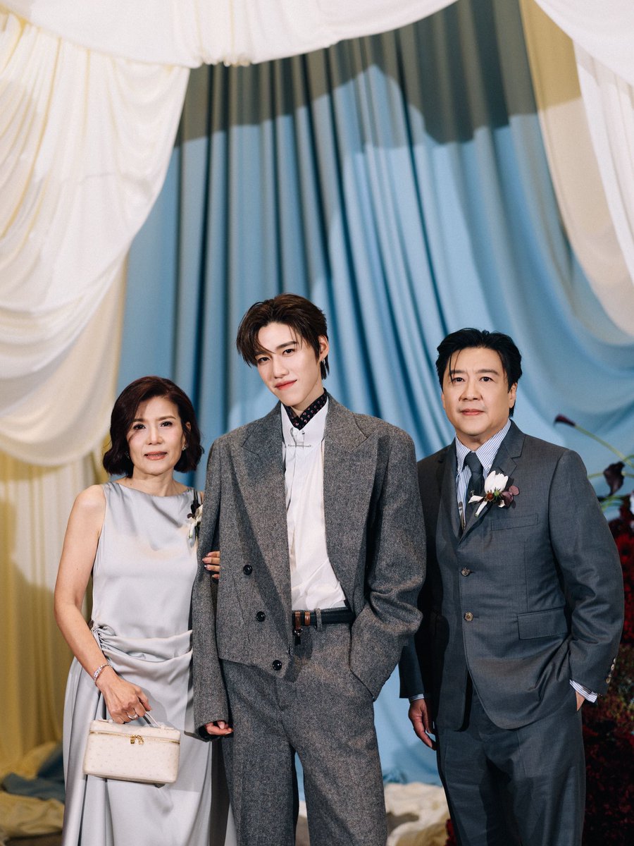 _muffinp's tweet photo. เบบี๋คนเล็กกับครอบครัวในวันสำคัญของพี่สาว🤲🏻🤍 

#PPKritt https://t.co/mZ2T94CO8K