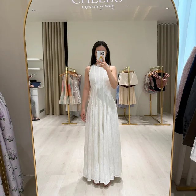 hono_summer_'s tweet photo. Chello is a local Singaporean womenswear brand that leans towards a Korean-inspired, office friendly aesthetic. It is similar to brands like Love, Bonito and The Closet Lover, but with a slightly more refined and elegant touch. https://t.co/gud8QaT1cl