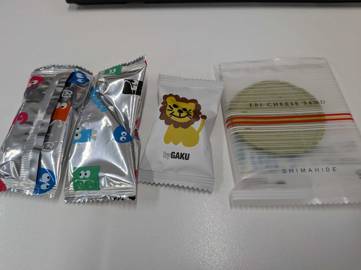 TakagiTeru's tweet photo. たくさんお菓子頂いた。
この時間は小腹が空くから有難い！🙏 https://t.co/WM0whBwRzX