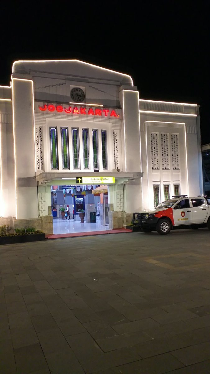Lustisiaura's tweet photo. jogja tempo doeloe. 
ga dulu banget sih, tapi mungkin udah beda banget ya sekarang. 

ini foto pas 2019 apa 2020 gitu, dan pas gue lihat masih klasik ya di tahun segitu. 
jadi kangen liburan lagi ke jogja. https://t.co/a5I2krvKsZ