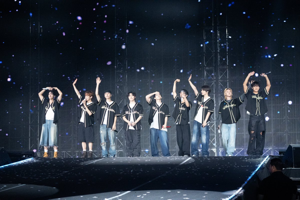 pledis_17jp's tweet photo. [#SEVENTEEN JAPAN NEWS]
「2026 SVT 10TH FAN MEETING <SEVENTEEN in CARAT LAND> MEMORY BOOK+」予約販売開始！
SEVENTEENとCARATがともに書き綴ってきた10番目の物語をぜひお楽しみください💎✨

SEVENTEEN Weverse Shop
📍https://t.co/j3fxXJqnF8

UNIVERSAL MUSIC STORE
📍https://t.co/lsR65oOMIA

Amazon
📍https://t.co/uyqsiTQVh7

#SVTinCARATLAND