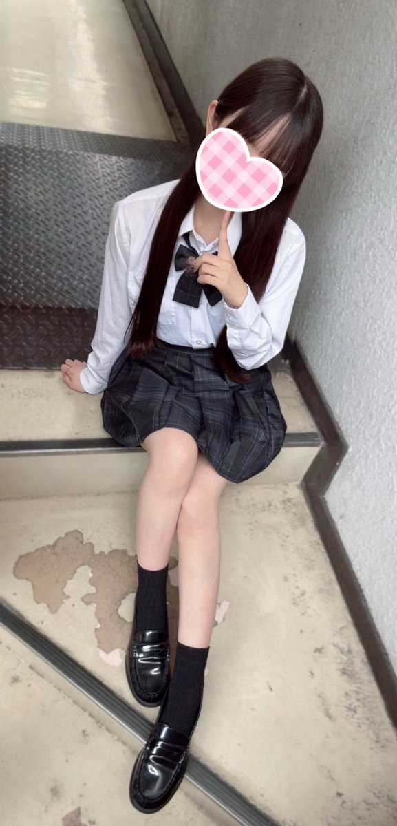 CamClojp's tweet photo. 圧倒的理想の妹感♡
ビジュアル◎細身◎

《みくりちゃん》

写真からでも伝わる可愛さ。
あどけなさ感じる可愛いお顔に、お手入れが行き届いた長い黒髪。細身の体も超必見！
お淑やかな性格ながらも礼儀正しさと愛嬌もバッチリ♪
時折魅せるハニカム笑顔が可愛すぎッ！
是非お問合せください。 https://t.co/O0WlC3CCrG