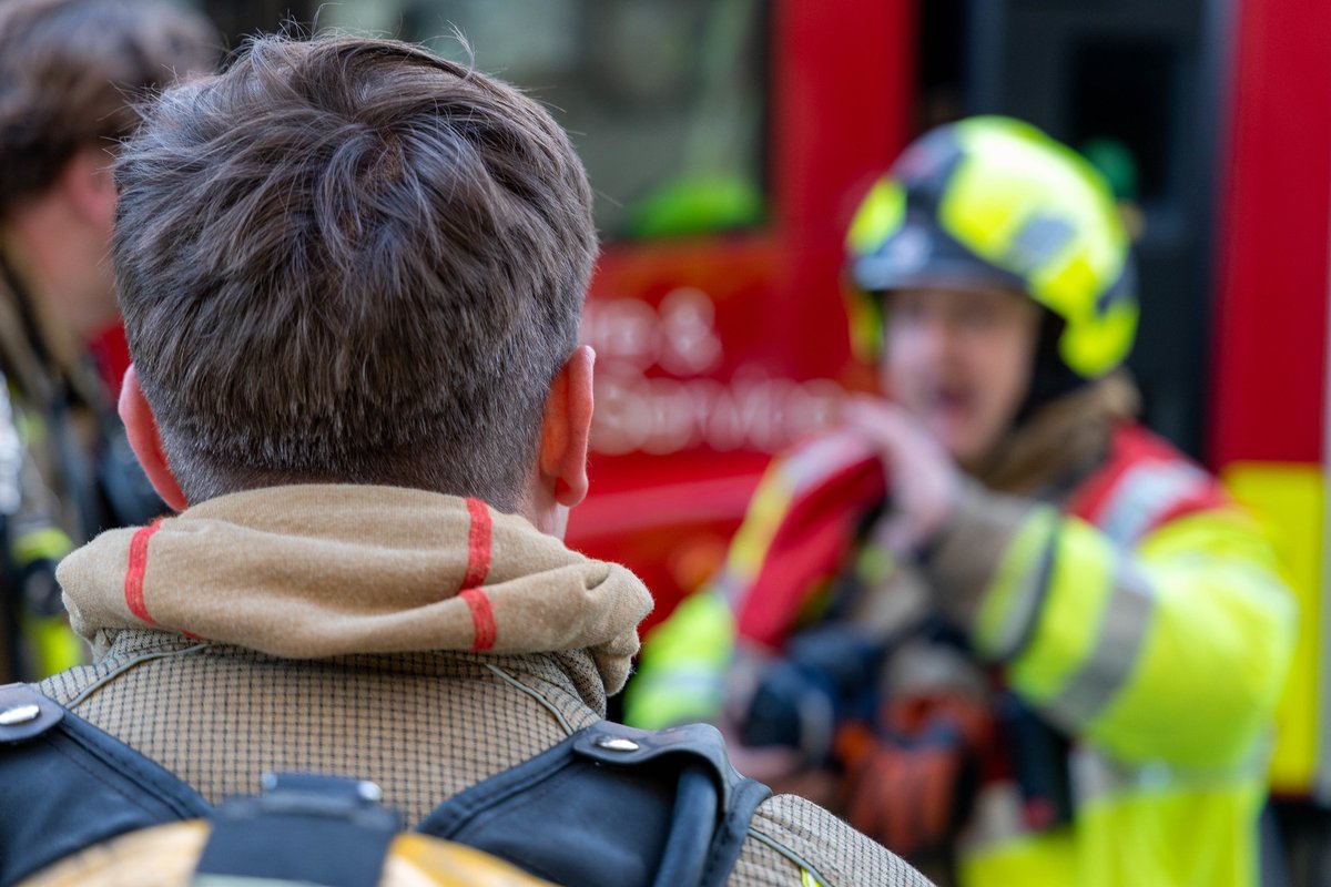 kentfirerescue's tweet photo. Crews were called to a fire at a derelict building in #Chatham High Street overnight. More here: https://t.co/rZVb3Dk33f https://t.co/1HViFw2QvD