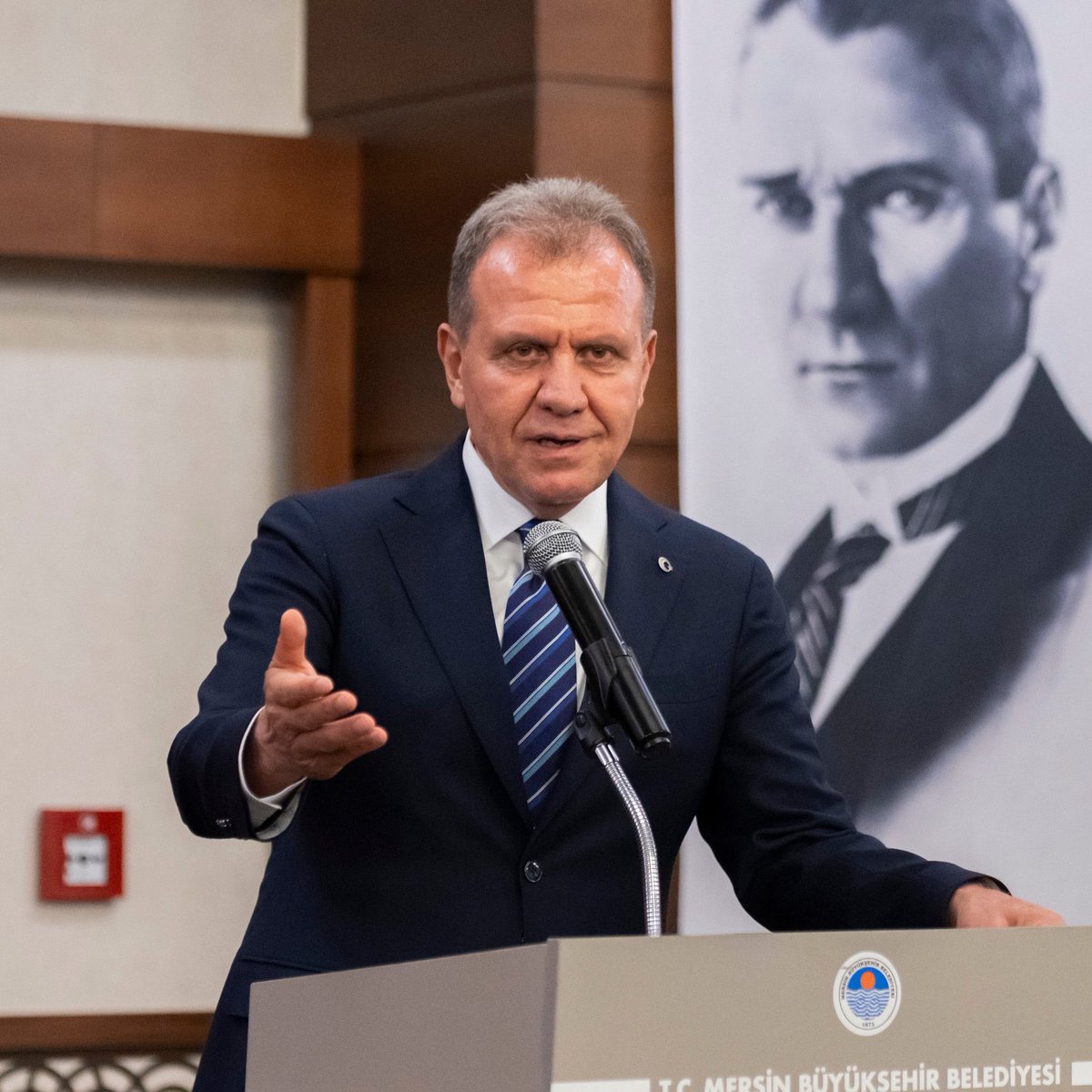 ekoimaro's tweet photo. Son Dakika: 

Mersin Büyükşehir Belediye Başkanı Vahap Seçer tutuklandı. https://t.co/R8NLE0G7Wq
