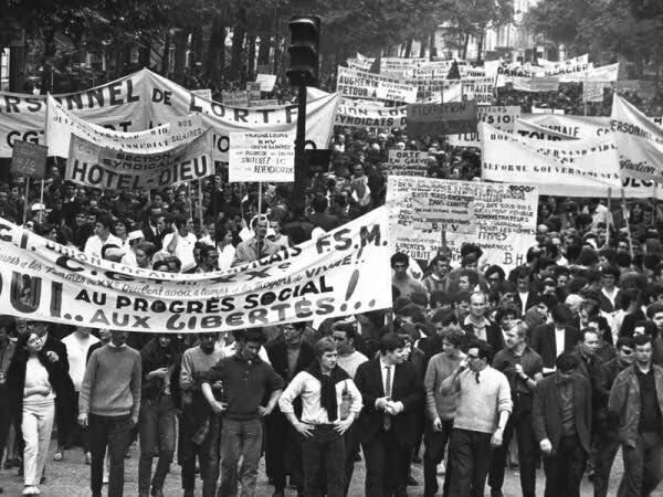 wuzuiyouli723's tweet photo. Le peuple français de 2026 est aussi courageux que le peuple français de 1968 !

— Solidarité des maoïstes chinois https://t.co/eqB2tfcww4