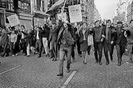 wuzuiyouli723's tweet photo. Le peuple français de 2026 est aussi courageux que le peuple français de 1968 !

— Solidarité des maoïstes chinois https://t.co/eqB2tfcww4