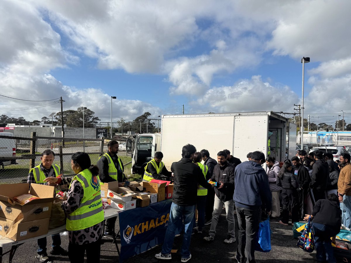 KhalsaAid_AU's tweet photo. Monthly grocery support in #Melbourne South East
Last Sunday, our team provided essential #groceries to newly arrived #InternationalStudents as part of our monthly #sewa
Thank you to all our wonderful volunteers.
Support our work: https://t.co/giDEv9w75m
#KhalsaAidAustralia https://t.co/834Zpd3LYJ