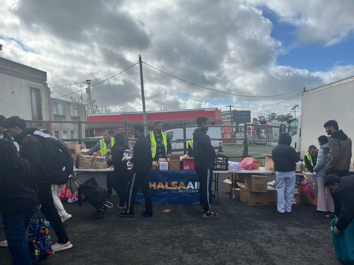 KhalsaAid_AU's tweet photo. Monthly grocery support in #Melbourne South East
Last Sunday, our team provided essential #groceries to newly arrived #InternationalStudents as part of our monthly #sewa
Thank you to all our wonderful volunteers.
Support our work: https://t.co/giDEv9w75m
#KhalsaAidAustralia https://t.co/834Zpd3LYJ