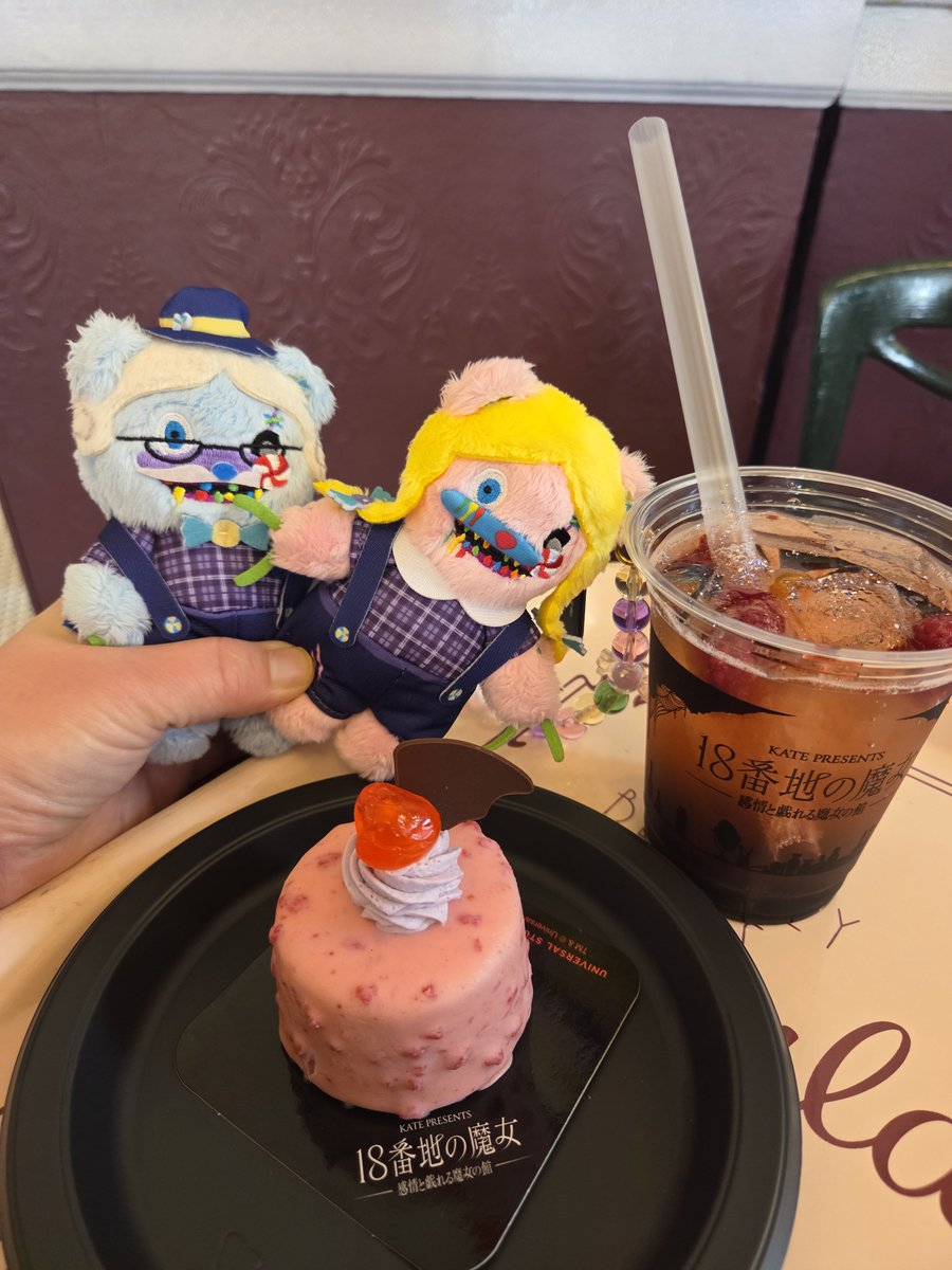 chiho_usj's tweet photo. インパー！
ブランジェリーのケーキ🍰とドリンクー飲んだー。初秋フード。
 #USJファン https://t.co/mfTpnsfikb