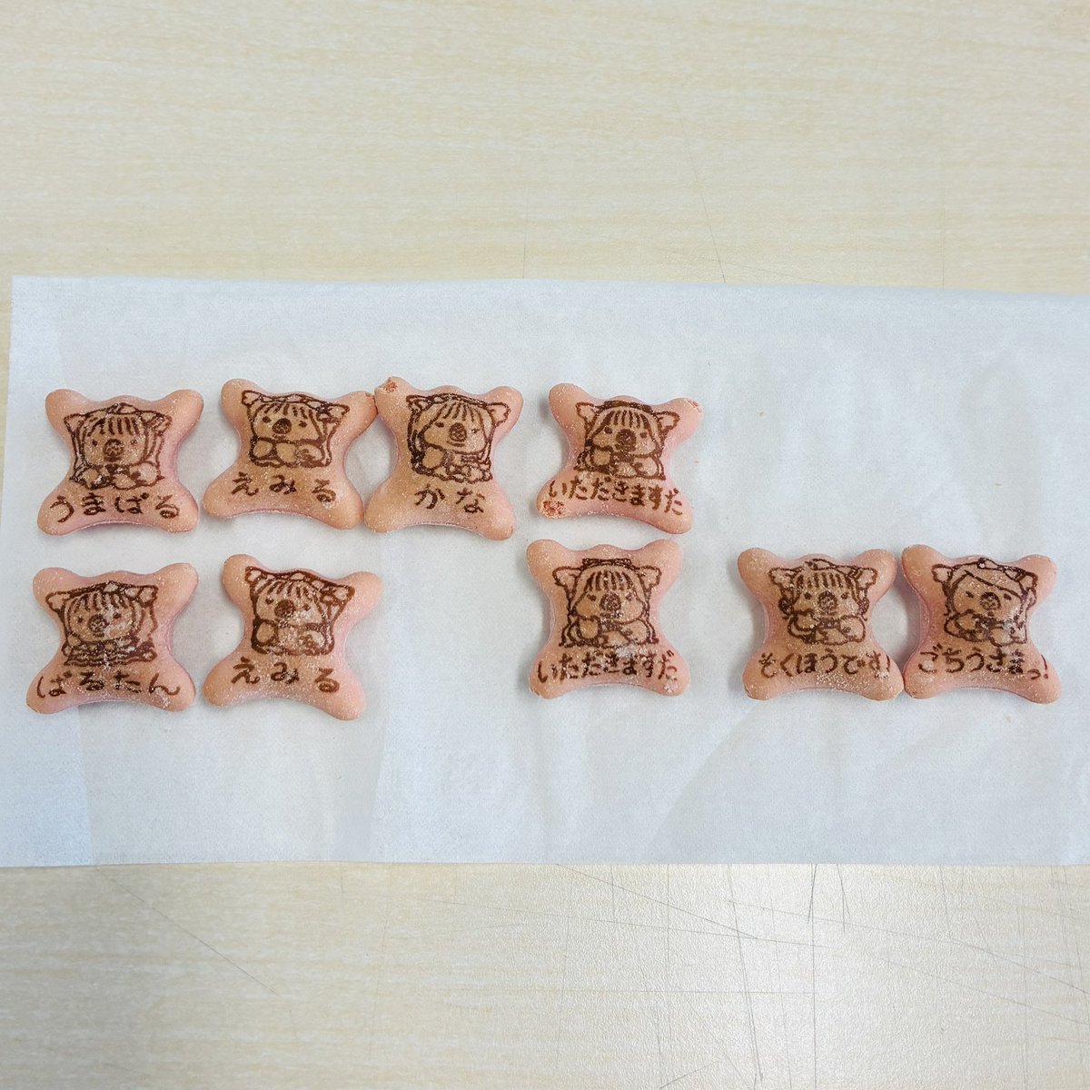 Lg7wJ's tweet photo. ふーりーとみゆもあったけど食べちゃって他のみんなは整列させてみた🐨

 #CUTIESTREET  #きゅーすと
 #コアラのマーチ https://t.co/2yLt8Oas7y