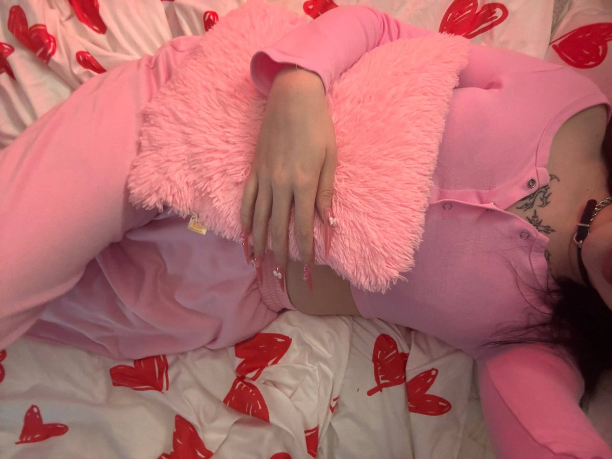 Evatcrush's tweet photo. Tu préfères une fille douce ou dominante ?
🔥 https://t.co/leKX9Wok2R