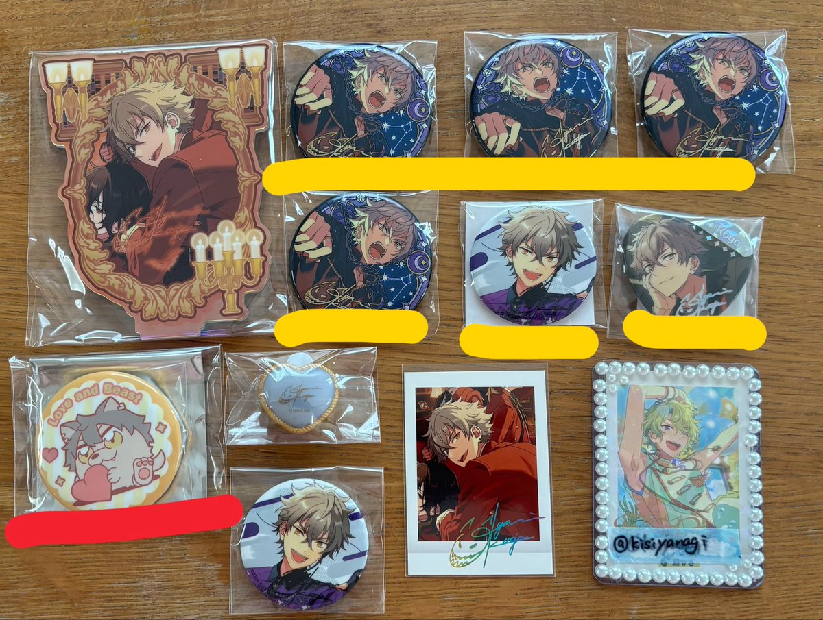 kisiyanagi's tweet photo. @NNTOwsQIdq59453 こんにちは、初めましてゆきと申します。

画像のお品物を所持しております。
お迎え可能なお品物はございますか？
中国缶バッジ(500)アクスタ(850)
コロッタ(790)CD缶バッジ(400)そのほか定価
赤線(500円)は、黄色線の中から、3点お迎えを希望しております。
→ https://t.co/FiLcJZYAt9