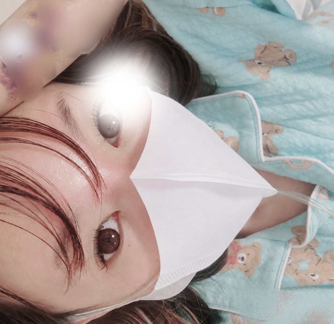 taiinshitai12's tweet photo. これは妹がお見舞いにかわいいうさぎの湯○んぽを、湯○んぽを、湯○んぽを（最悪）持ってきてくれてピースな立体マスクをつけたあめさん✌
一番呼吸がらくらくで立体マスクで愛用してるあめさん🌼
明日はガキサイズのガーゼ😷の予定�� https://t.co/5evYfoYhby