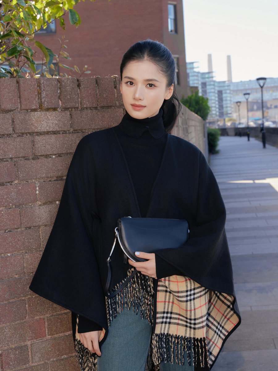 zzangjo2's tweet photo. 261006 Burberry博柏利 샤홍슈

#장정의 #张婧仪 #ZhangJingyi https://t.co/3CKEmw1OqD