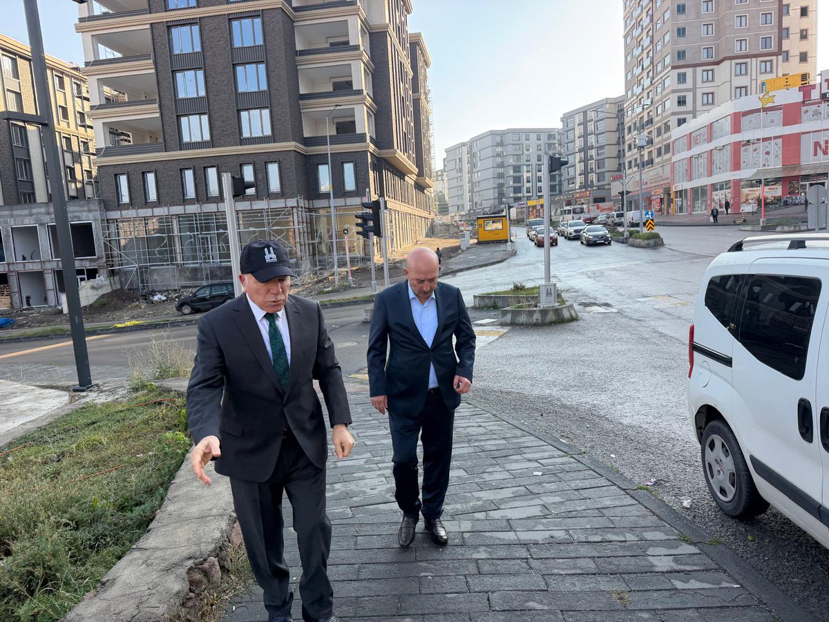 mehmetsekmen's tweet photo. Saha gezimiz. 

Üç Kümbetlerde incelemelerde bulunduk. Erzurum’umuzun dört bir yanında yükselen hizmetleri yerinde inceledik. 

Kadim şehrimizde devam eden projelerle Erzurum’u daha modern, daha konforlu ve daha yaşanabilir bir şehir haline getirmek için var gücümüzle çalışıyoruz.