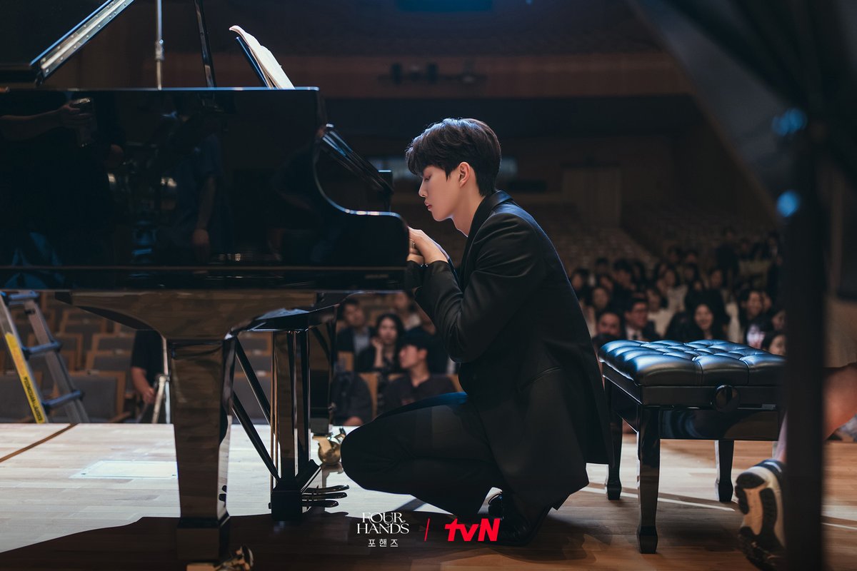 CJnDrama's tweet photo. 아직 <포핸즈>를 보내줄 준비가 안 된 티랑이들을 위한 선물🎁
비오X정요의 카메라 밖 귀여운 순간 포착!📸

최종화가 끝난 날에도 잠에 들면 둘이 포핸즈 하는 꿈을 꿨다니까 내가...ꌩ-ꌩ

#즐거움엔20tvN #포핸즈 #FourHandsTwoSonatas https://t.co/wkClOORLYQ
