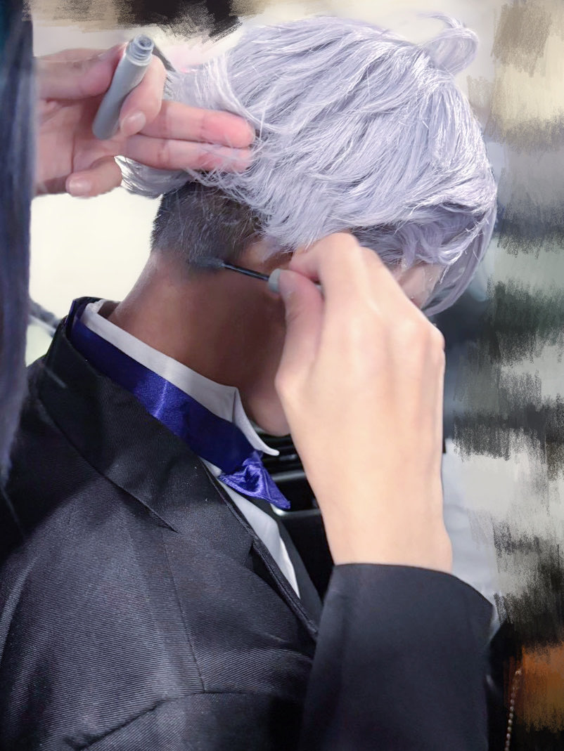 LAICHI_R_F_S_D's tweet photo. アズーﾉﾚの仮装するにあたって地毛を刈り上げたんだけど後ろ姿がかわいすぎるから見て見てさせて😭
4枚目は🦈ががんばって刈り上げ染めてくれてる時の写真

 #Dハロ仮装 
 #Dハロ仮装2026 https://t.co/JJjzbeyw8x