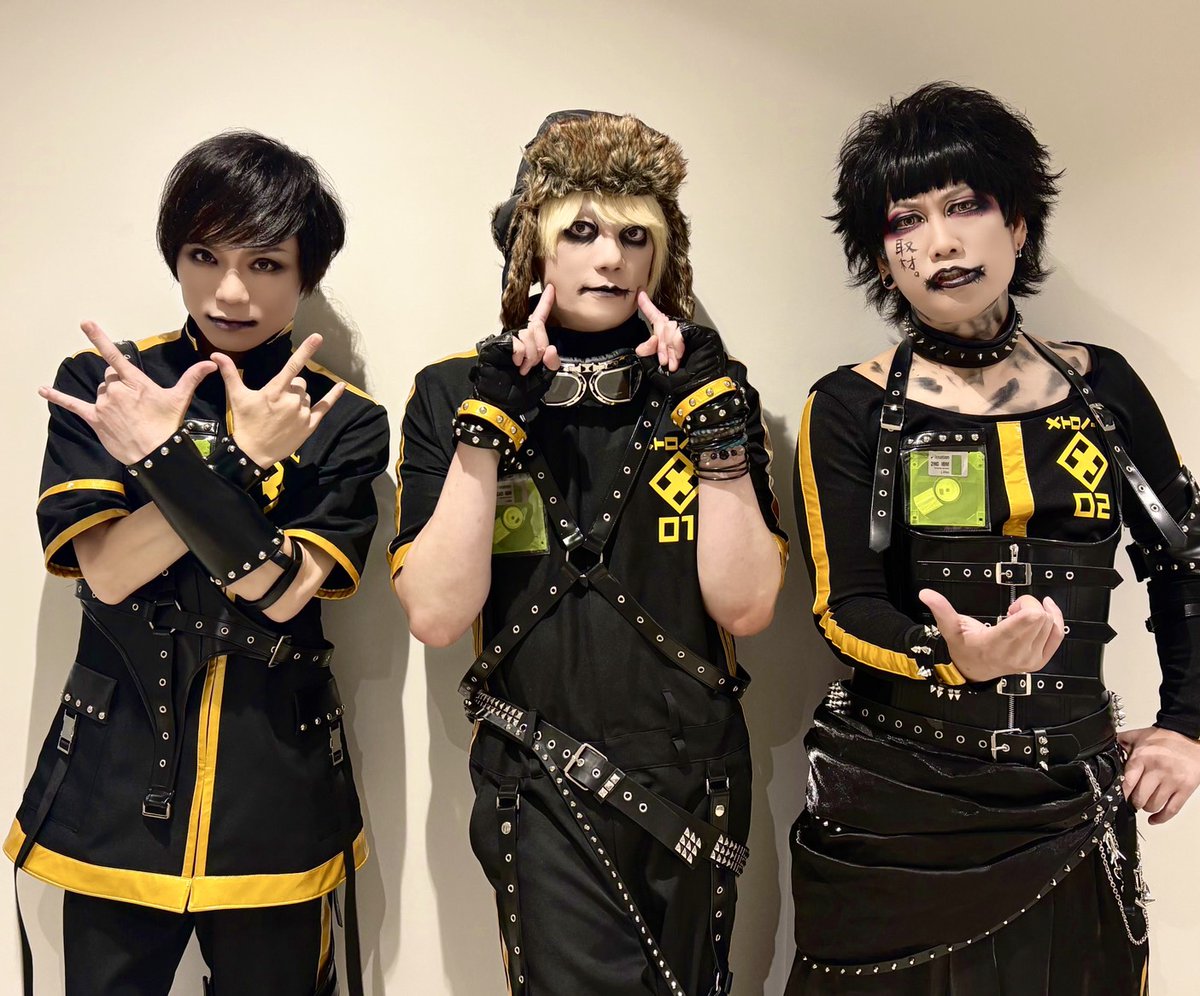 Vif_music's tweet photo. 🟨予告🟨
メジャーデビュー10周年を迎え、NEW ALBUM『無限×変転=1.44』をリリースしたメトロノームの3人にインタビューをしてきました！
アルバムをじっくり聴きこみつつ、記事の公開を楽しみにお待ちください。

#Vif #メトロノーム #メジャーデビュー10周年 
@meto21_com
@kobashara
@ada_fukusuke
@riu61