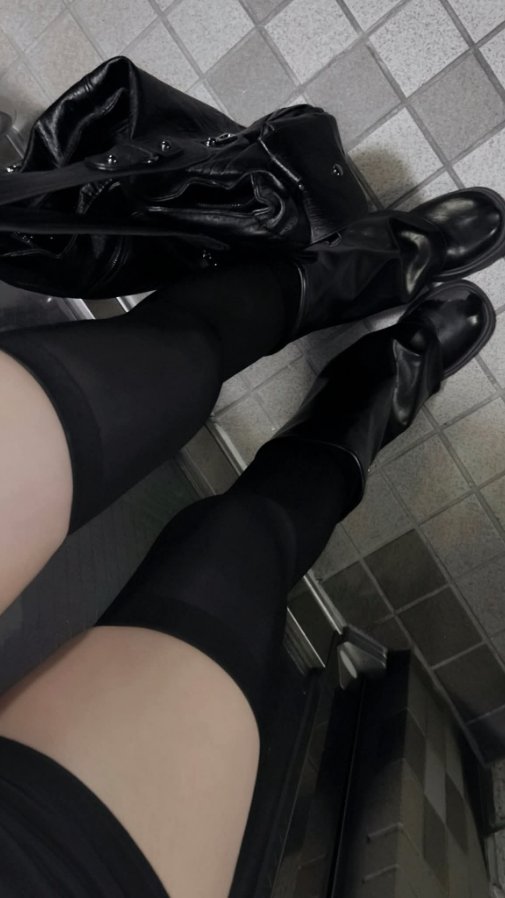nini337096's tweet photo. 好饿 #女大学生 #女大 #小狗日记 https://t.co/VhpJWV9l6s