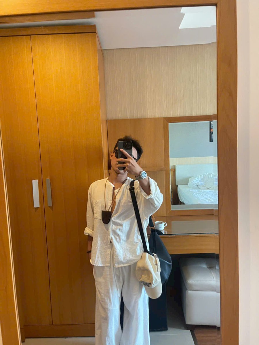 Dangthong199571's tweet photo. " Có những thứ làm bạn đau đến xé lòng nhưng bạn vẫn chấp nhận.
Vì ngoài chấp nhận, bạn không thế làm gì đúng hơn.

Cái gọi là cuộc sống, tức là bạn học cách làm quen với sự thay đổi của lòng người, học cách bình thản nhìn kẻ đến người đi " https://t.co/LAxORHLSKE