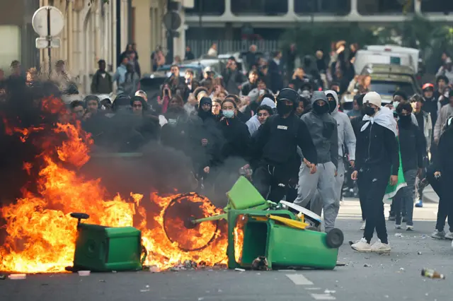 AbhishBanerj's tweet photo. Paris is burning.

Do you ever see Indian immigrants doing this?

No, never.

But if it was 5 Indian tourists dancing on a street, entire internet would lose its mind over "civic sense"

And Indians would drown in self hatred &amp; shame. https://t.co/aquO73YZZ6