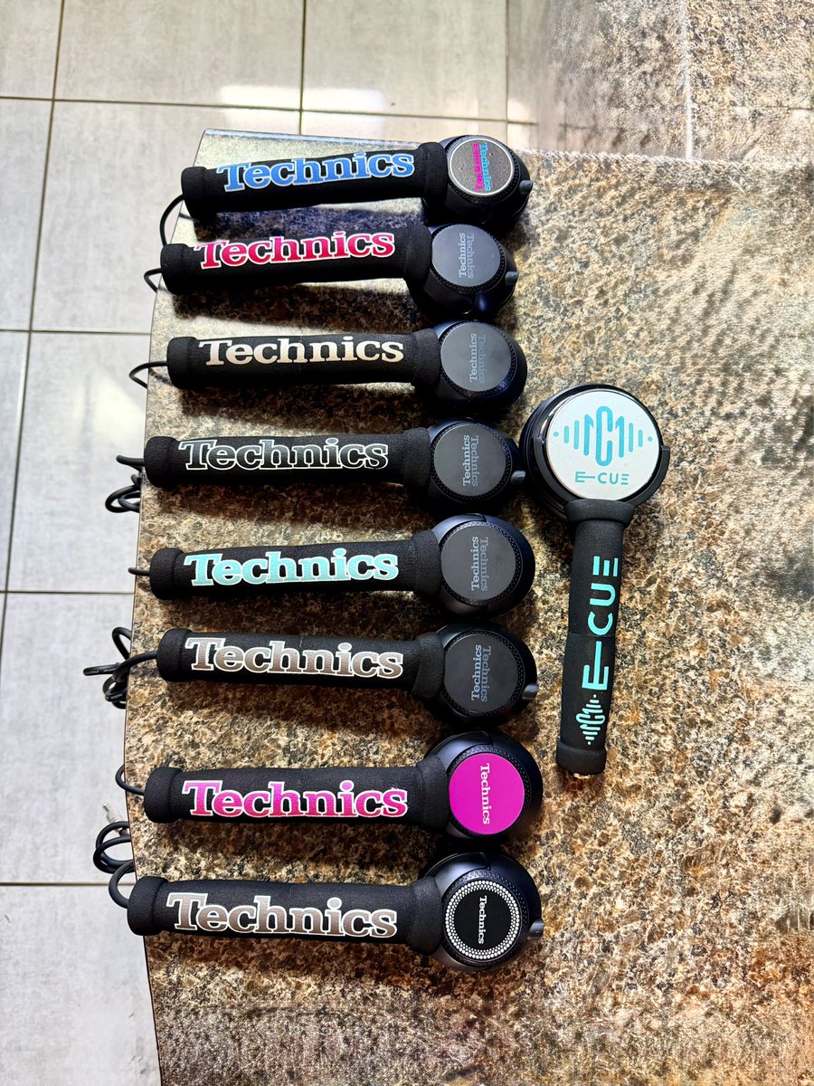 Chymamusique's tweet photo. I sell Monophones for a living 

2.5k &amp; 3k https://t.co/HiogM0yr7O