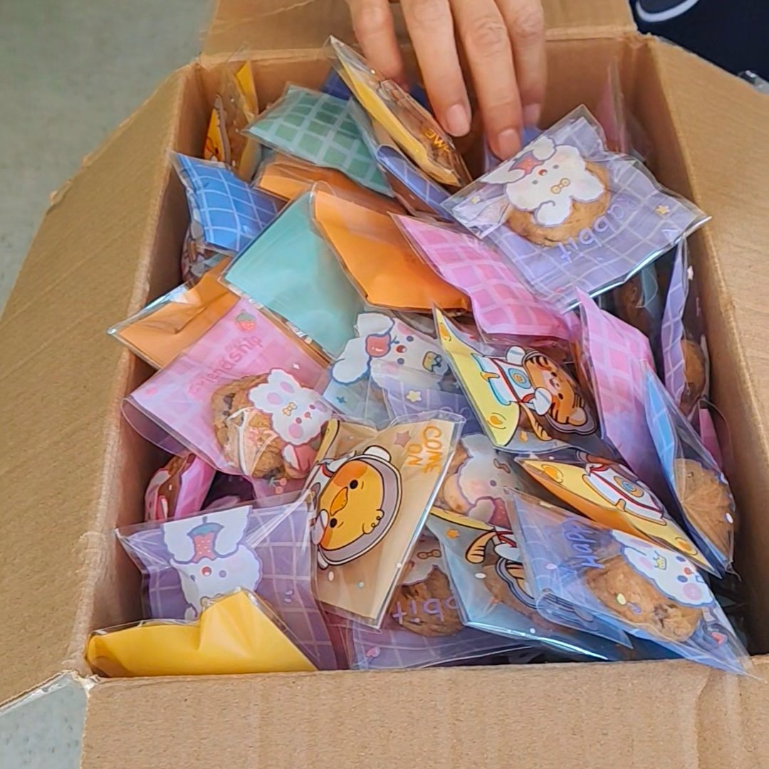 arina_kaneaki's tweet photo. ขอบคุณทุกการสนับสนุนนะคะ
อารินะได้นำของไปบริจาคเรียบร้อยค่ะ มีทั้งคุกกี้ทำเองและขนมปังที่ทำไส้คัสตาร์ดเองด้วยค่ะ ส่งมอบรวมทั้งสาธารณูปโภคและเงินรายได้จากการขายสินค้าการกุศลด้วย

แคมเปญถึง 31 ตุลาคมนี้ ใครที่สนใจสามารถเข้าร่วมได้ที่นี่ค่ะ
https://t.co/zTRnBil3B1 https://t.co/LOUuh60pbL