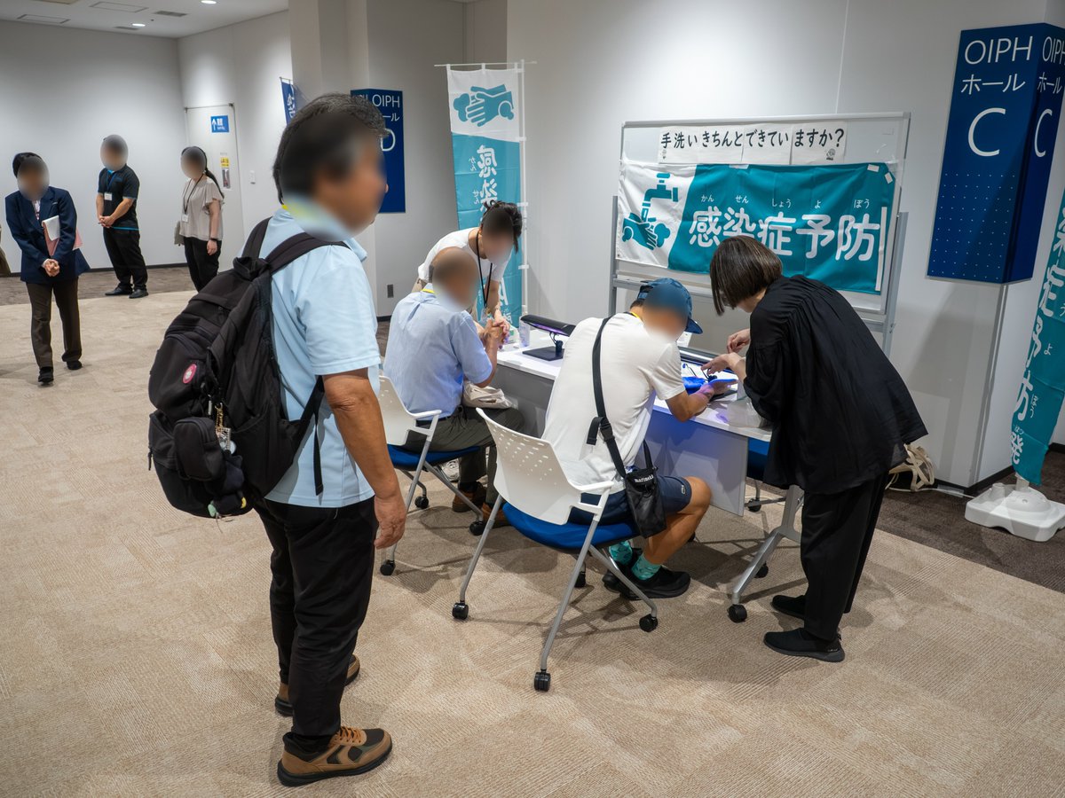JATA_Osaka's tweet photo. 9/30、大阪府と大阪健康安全基盤研究所が主催された啓発セミナーに、当会も共催団体としてブースを出展しました。来場された方々に普及啓発や、複十字シール募金活動を行いました☺

#結核呼吸器感染症予防週間
#大阪府結核予防会 https://t.co/3TzeT6LgX9