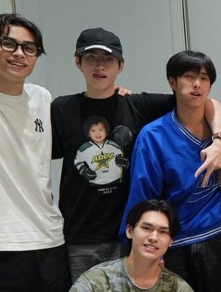 saturninelilac's tweet photo. อยากรู้เพื่อนล้อปะ https://t.co/abywG7nXlG