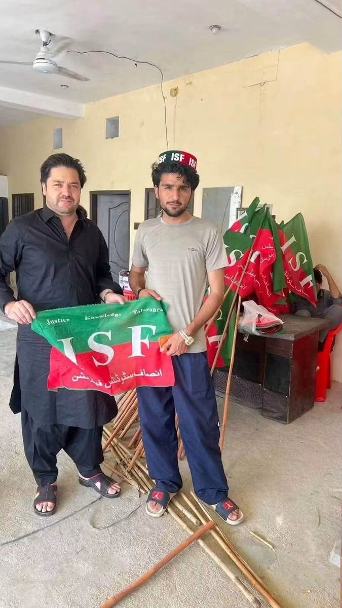 ZAIDDIAFRIDI669's tweet photo. انشاء اللہ بہت جلد آپکو قانون کے کٹہرے میں کھڑا کرینگے ۔۔۔آپ نے AI کی تصویر بنائی ہے ۔۔۔اصلی تصویر یہ ہے تصویر میں کھڑے شخص نے قانونی مشاورت شروع کردی ۔۔۔۔۔

@GFarooqi اپکی صحافت اور جھوٹ پر لعنت https://t.co/wo6YoYnpAj