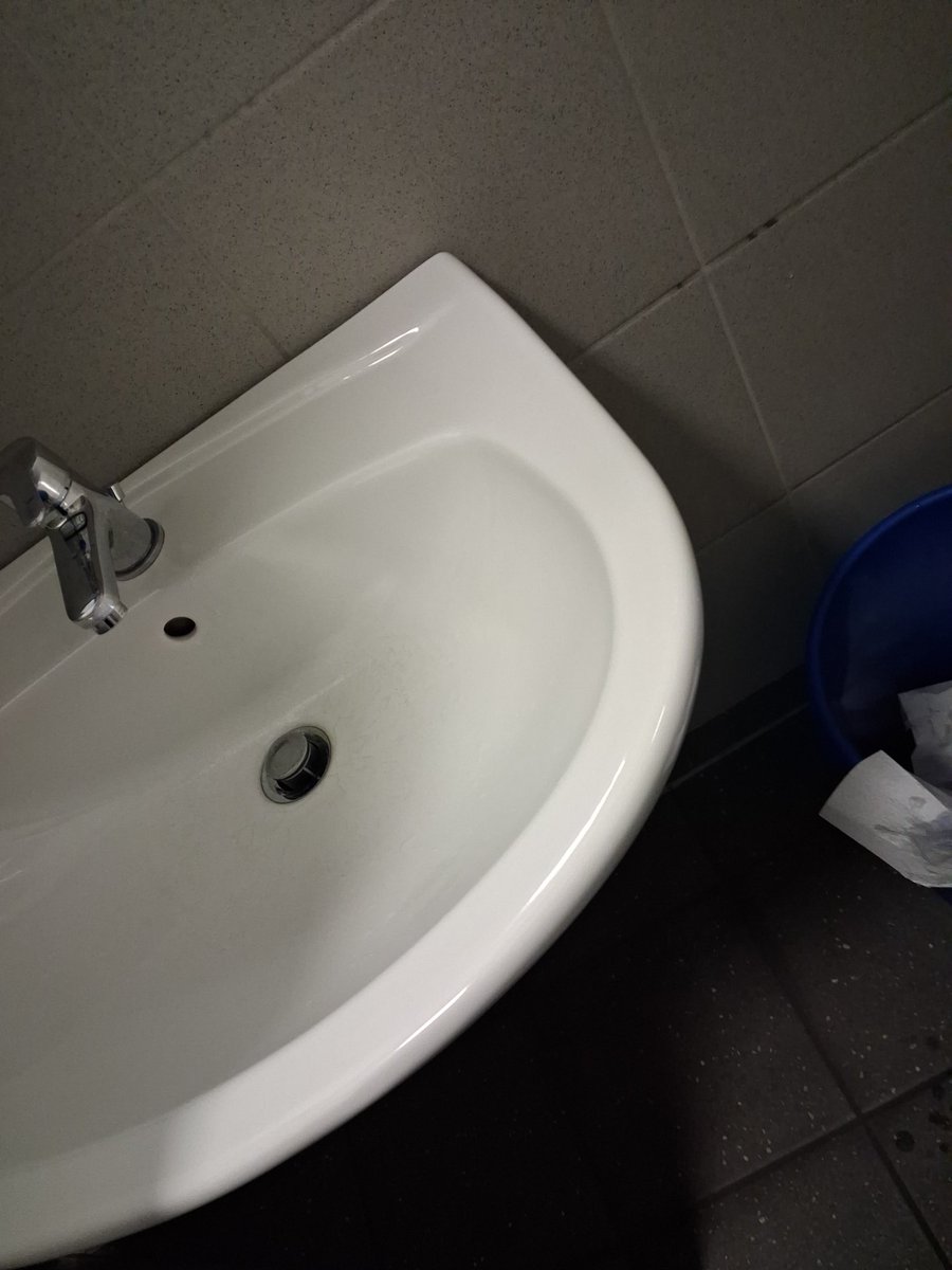 xPalisXx's tweet photo. @kayanisameli Bin schon seit 6 Uhr da🚬. Bitte Helfen sie mir ich bin in GEFAHR😭😭😭

btw. Welchen Beruf machst du eig? https://t.co/Fbhnwg6o3I