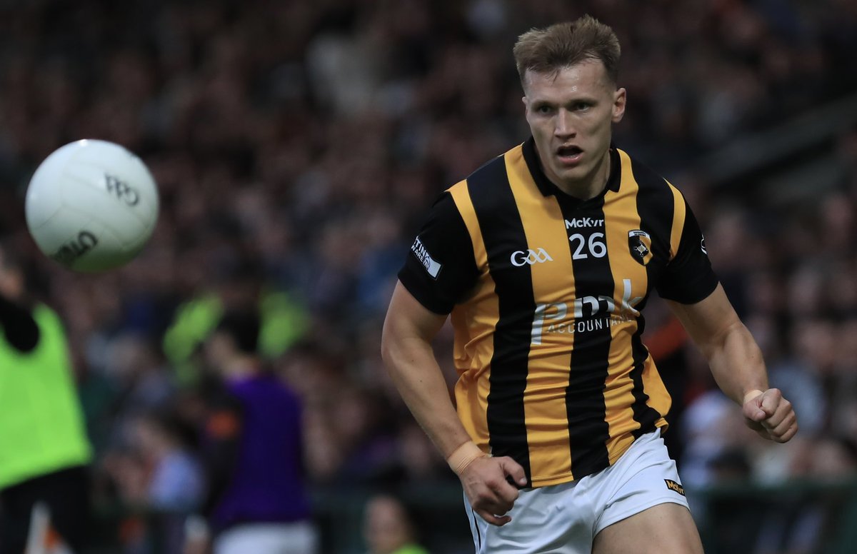 richiespics7873's tweet photo. A few shots from the Armagh GAA Senior Football Championship Semi-Final game between @crossrangers &amp; @Clann_eireann at the BOX-IT Athletic Grounds https://t.co/8MuQJWwmGx
