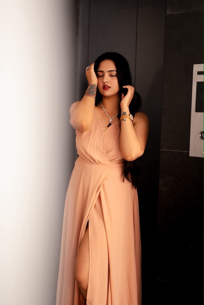 hiKollywood's tweet photo. Elegance with an edge. ✨🖤

Radhika Preethi looking effortlessly stunning. ❤️

#RadhikaPreethi @SathishwaranPRO https://t.co/pZ3wCa63j1