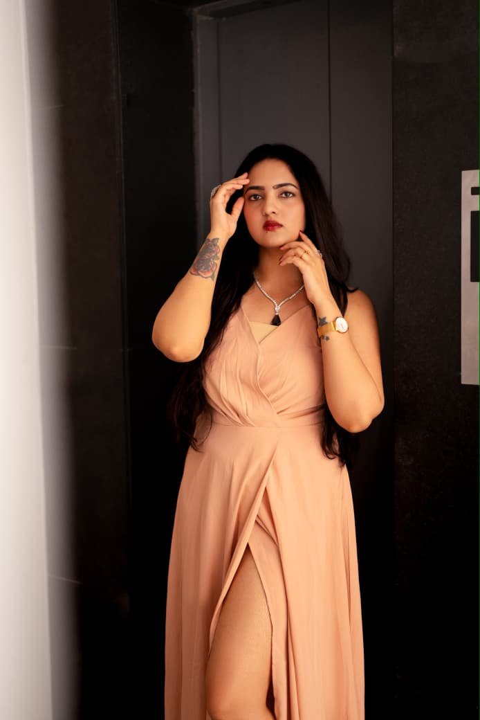 hiKollywood's tweet photo. Elegance with an edge. ✨🖤

Radhika Preethi looking effortlessly stunning. ❤️

#RadhikaPreethi @SathishwaranPRO https://t.co/pZ3wCa63j1