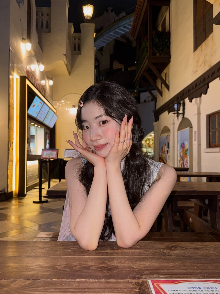 godmitzu's tweet photo. DAHYUN AS DUB NYANGI FOR TWICE 11TH ANNIVERSARY https://t.co/U6iLMVXP8y