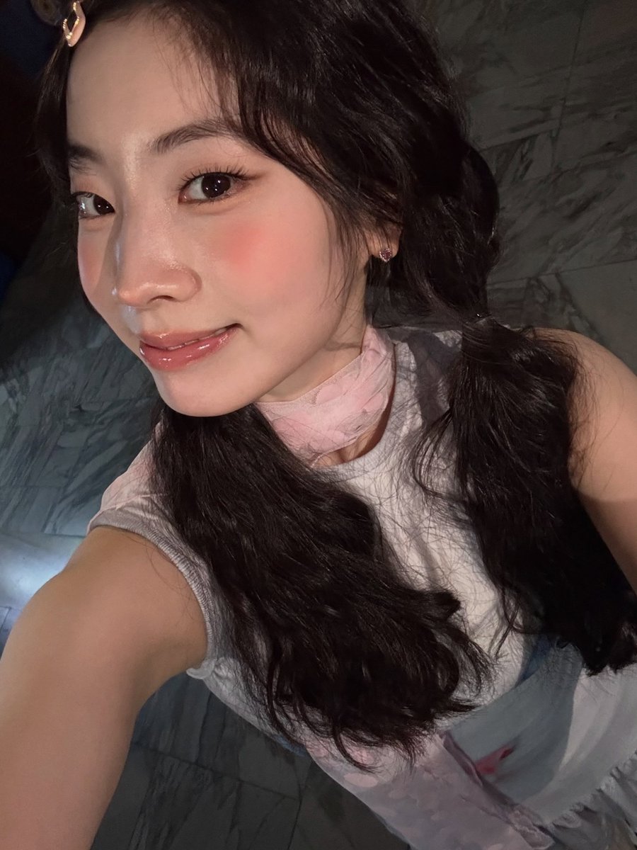 godmitzu's tweet photo. DAHYUN AS DUB NYANGI FOR TWICE 11TH ANNIVERSARY https://t.co/U6iLMVXP8y
