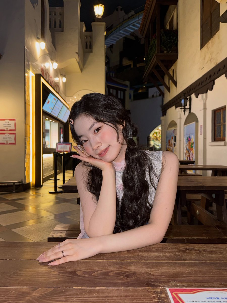 godmitzu's tweet photo. DAHYUN AS DUB NYANGI FOR TWICE 11TH ANNIVERSARY https://t.co/U6iLMVXP8y