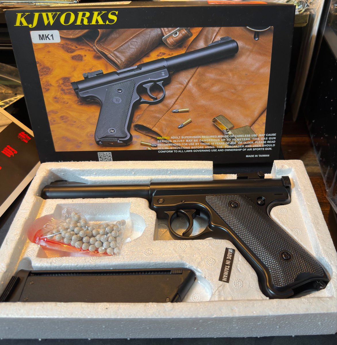 Chocomint1215's tweet photo. こうにゅー！！！
KJ WORKS Mk-1
ホビーオフで6600円だった。
#サバゲー https://t.co/B9hyxrUC4C